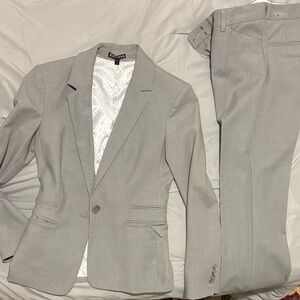 Express Light Gray women’s suit

Like new wore two times only!